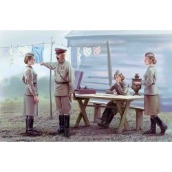 1/35 Soviet Military Servicewomen (1939-1942) (4 figures) - ICM35621