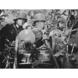 1:35 WWII German MG08 MG Team (2 figures) (100% new molds) - ICM35645