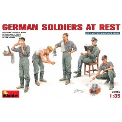 1/35 German Soldiers at Rest - MNA35062