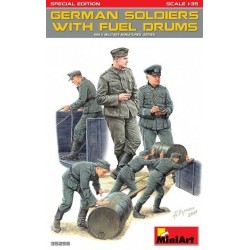 1/35 German Soldiers w/ Fuel Drums. Special Edition - MNA35256