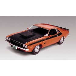 1:24 '70 DODGE CHALLENGER 2 'n 1 - MON12596